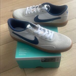 NWT Nike SB Heritage Vulc in Summit White and Navy